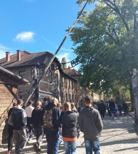 Klasy ósme na wycieczce w Auschwitz