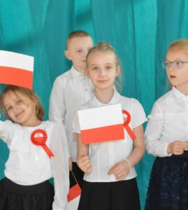 11 listopada. Uczciliśmy Niepodległą i wzięliśmy udział w akcji „Szkoła do hymnu”