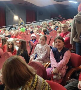 Wyjazd klas czwartych na&nbsp;spektakl „Dziadek do&nbsp;orzechów”